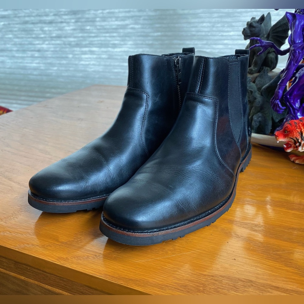 Timberland “Earthkeepers Side Zip Kendrick” Black Leather Chelsea Boots